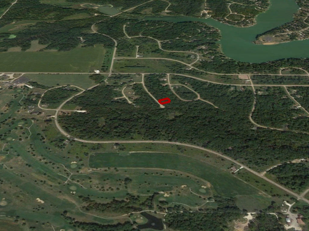 Enjoy this Illinois Property between the Golf Course and the Lake - Image 2