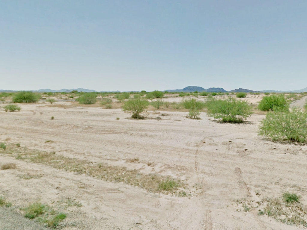 Over 8000 square feet of property in sunny Arizona - Image 3