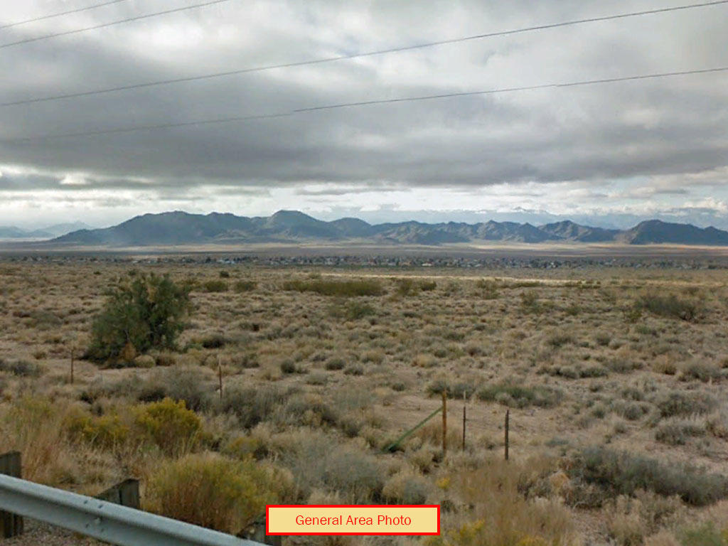 One and a quarter acre in the desert - Image 0