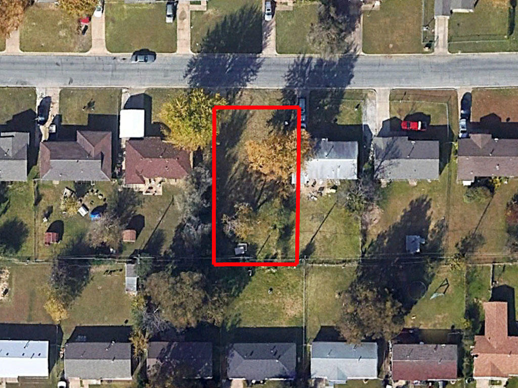 Over 7400 square foot lot in an established neighborhood - Image 1