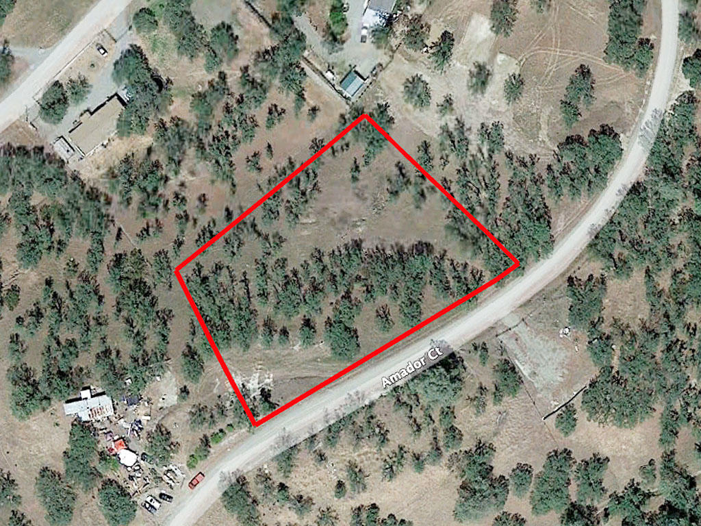 An acre and a half in the exclusive Rancho Tehama Association - Image 1
