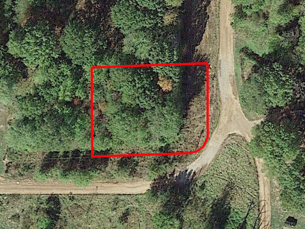 Nice sized corner lot walking distance from a large pond - Image 1