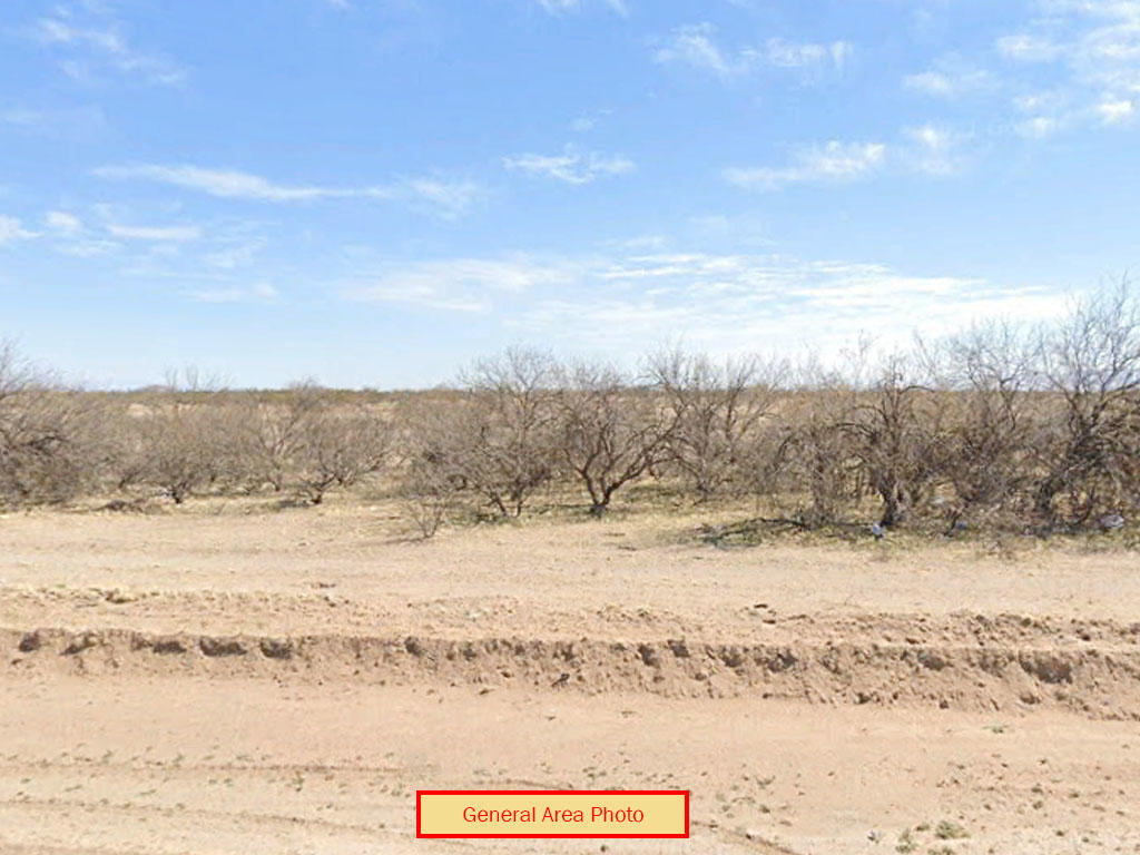 Over a quarter of an acre in the growing city of Eloy - Image 0
