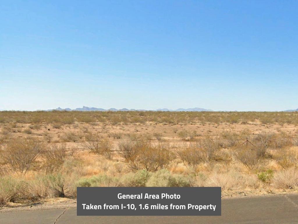 Over a quarter of an acre in the scenic Arizona desert - Image 0
