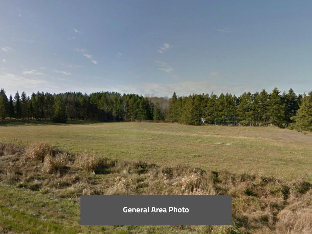Well over an acre in a lovely Northern Minnesota town - Image 4