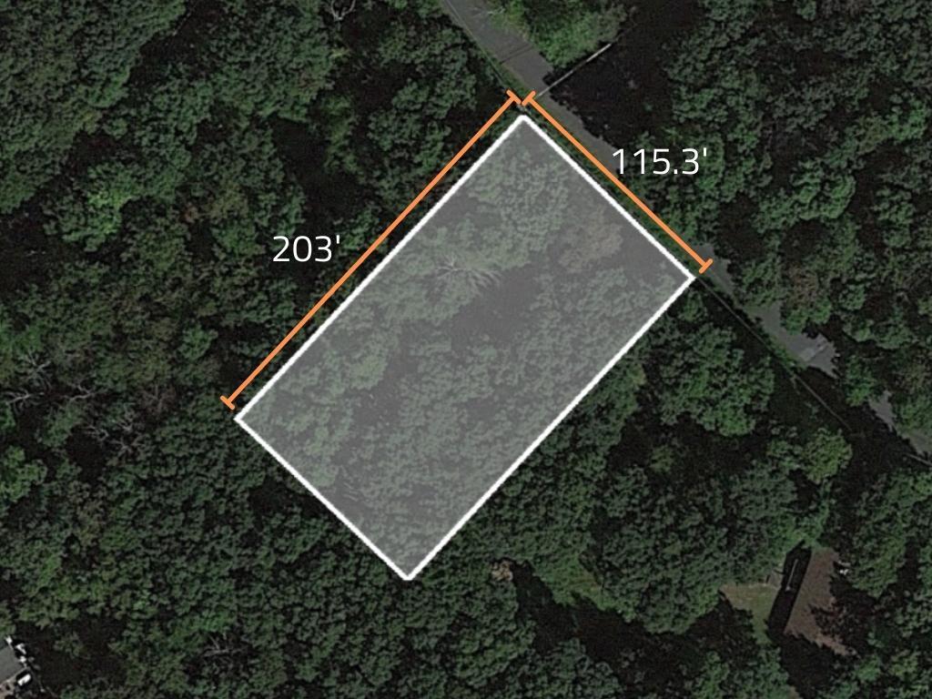 Large, beautifully wooded property at the T in the road. - Image 1