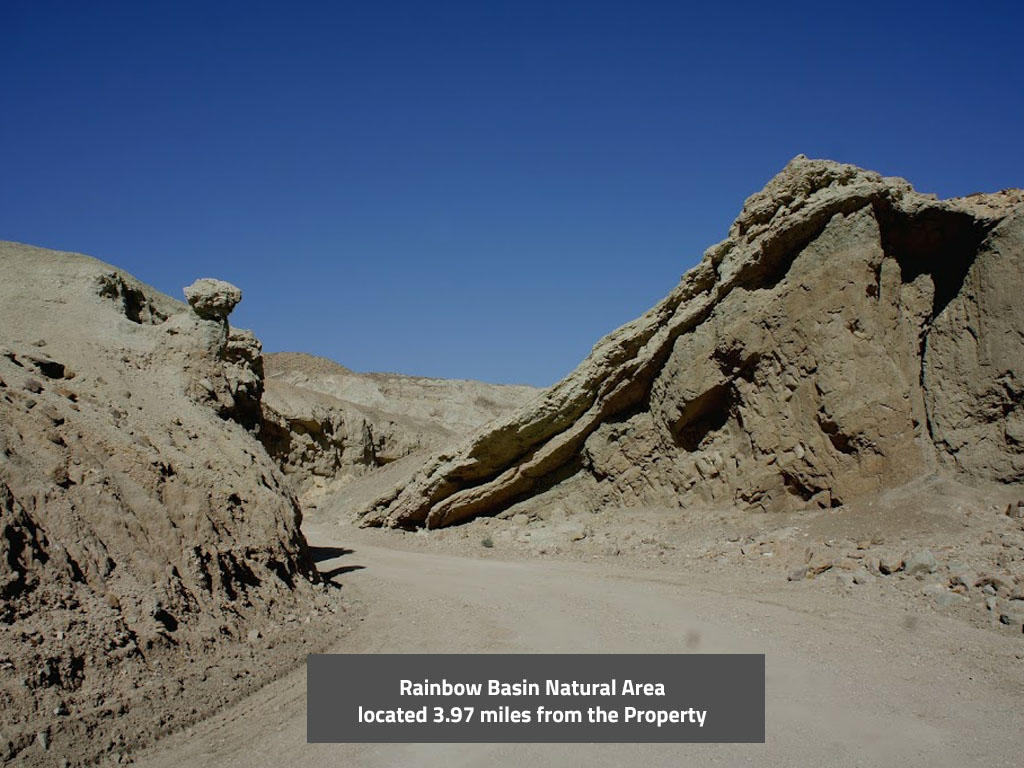 Ten acres of desert beauty outside a lovely military town - Image 6