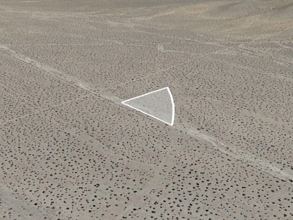 More than an acre of beautiful desert scenery just outside the city - Image 2
