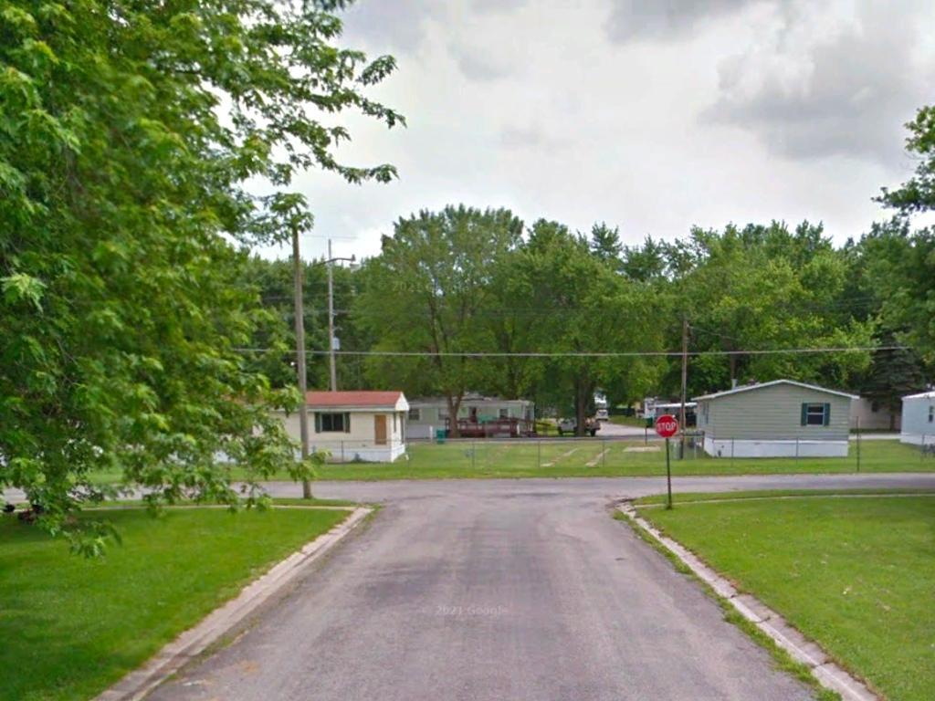 Beautiful lot in the town of Pana, Illinois - Image 4