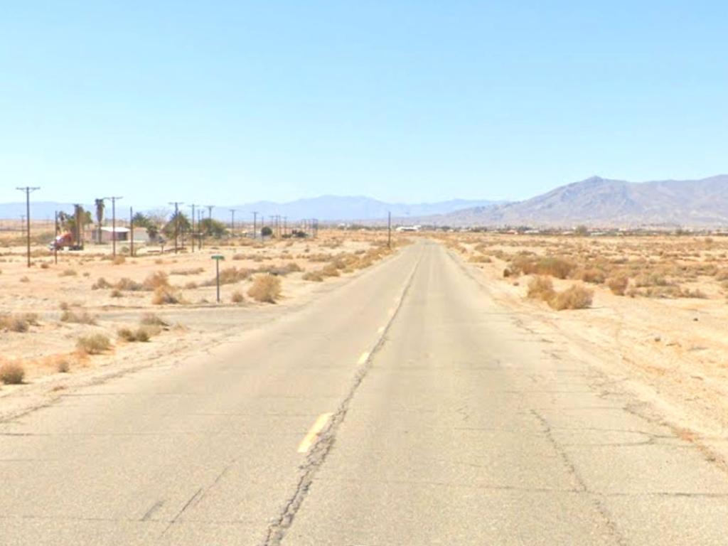 Nice sized lot in the quiet town of Salton City close to the water - Image 4