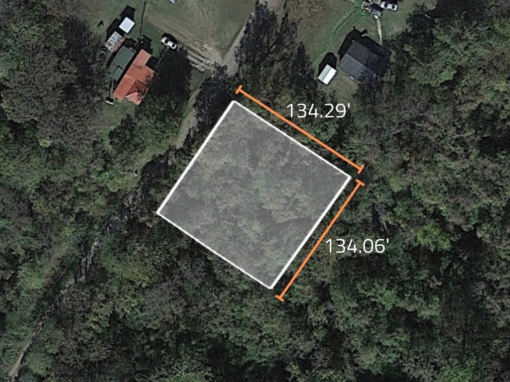 Good sized lot in a small neighborhood close to the Mississippi River - Image 1