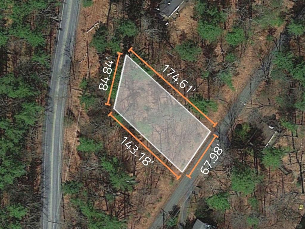 Over a quarter of an acre across the street from the lake - Image 1