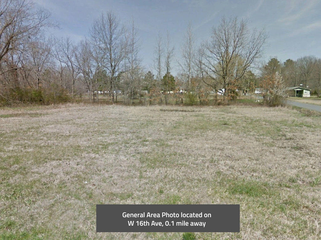 Treed lot in a quiet community on the outskirts of the city - Image 0