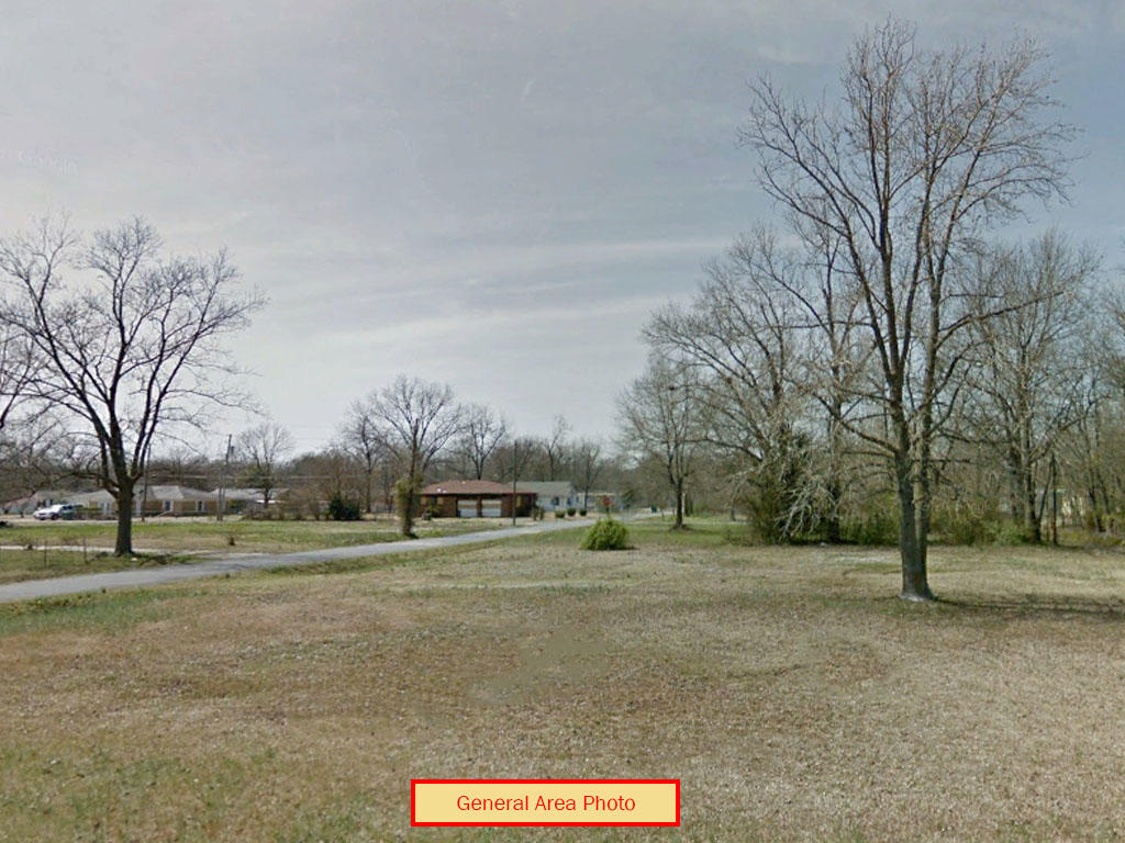 Beautiful lot in a well maintained neighborhood in Pine Bluff - Image 0