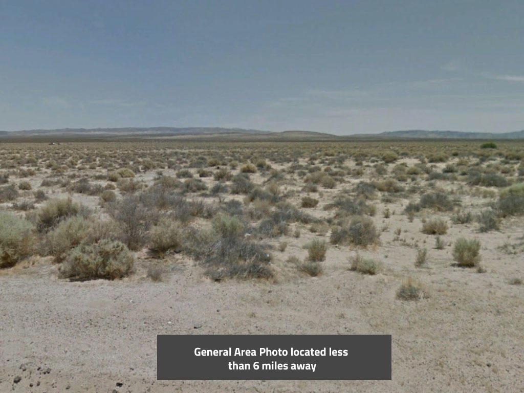 Ten acres of desert beauty outside a lovely military town - Image 0