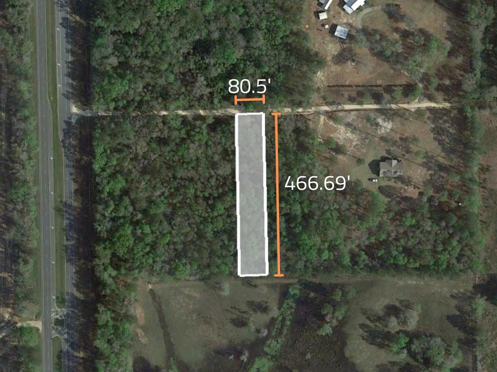 Almost an acre of narrow property backing a large open field - Image 1