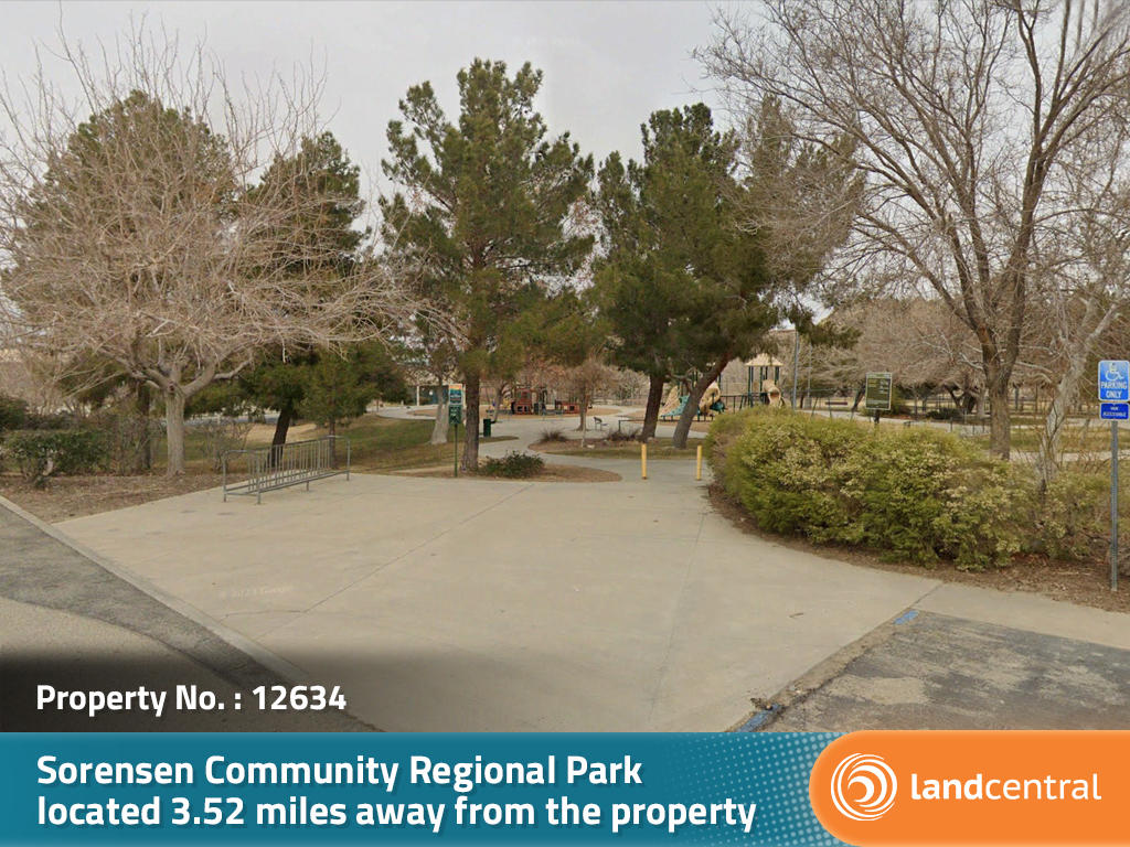 Almost 3 acres of amazing property just outside of the city - Image 6
