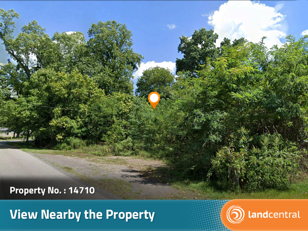 Beautifully wooded property in the small, rural town of LandCentral