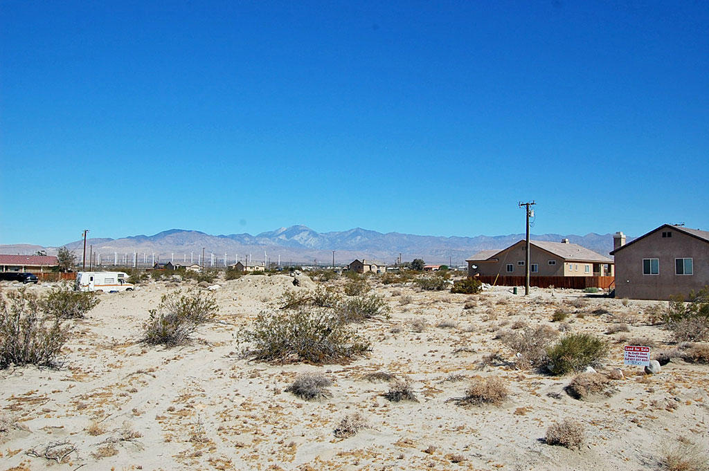 Quaint Lot in Desert Hot Springs with Beautiful Mountain LandCentral