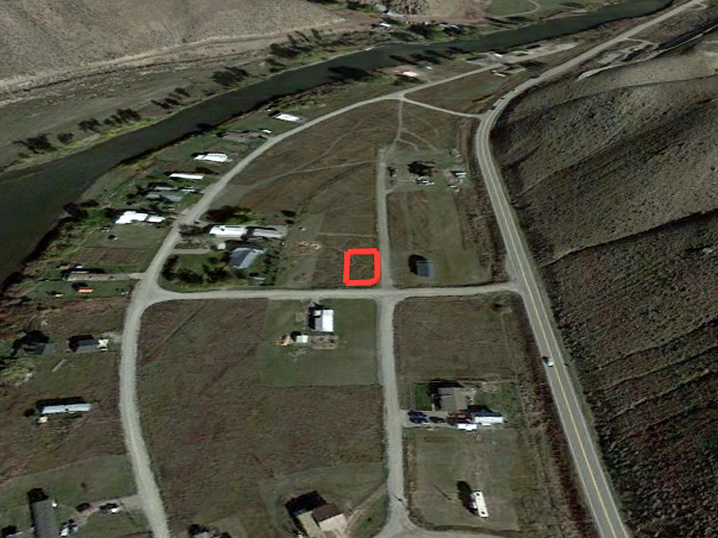 Property Feet Away from Salmon River LandCentral